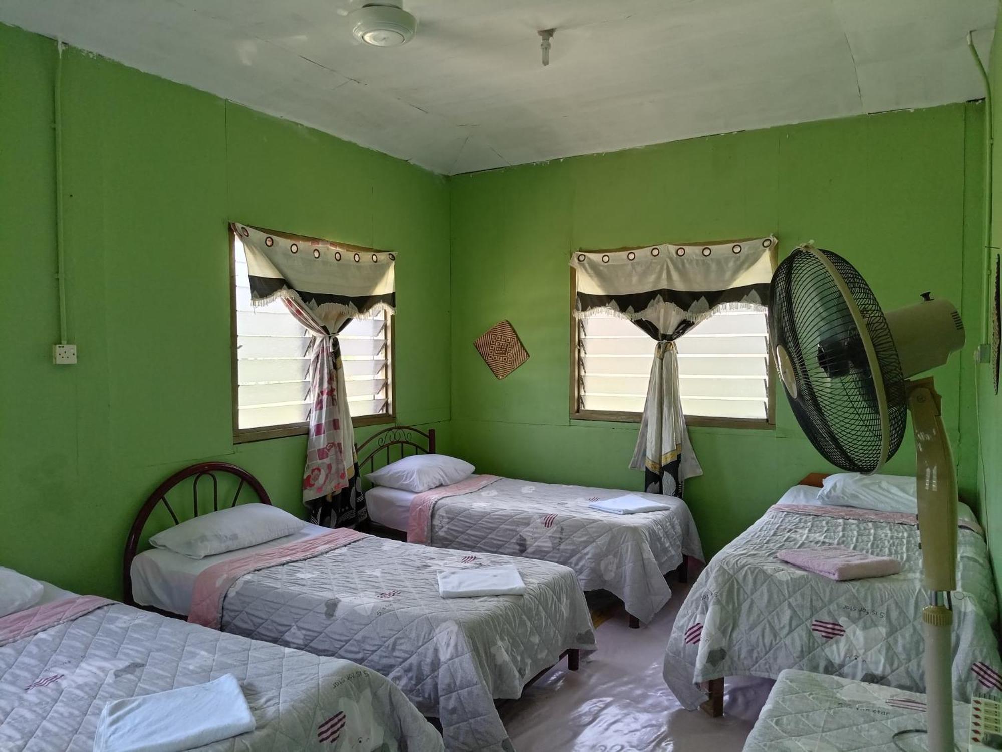 Mulu D Cave Homestay Eksteriør billede