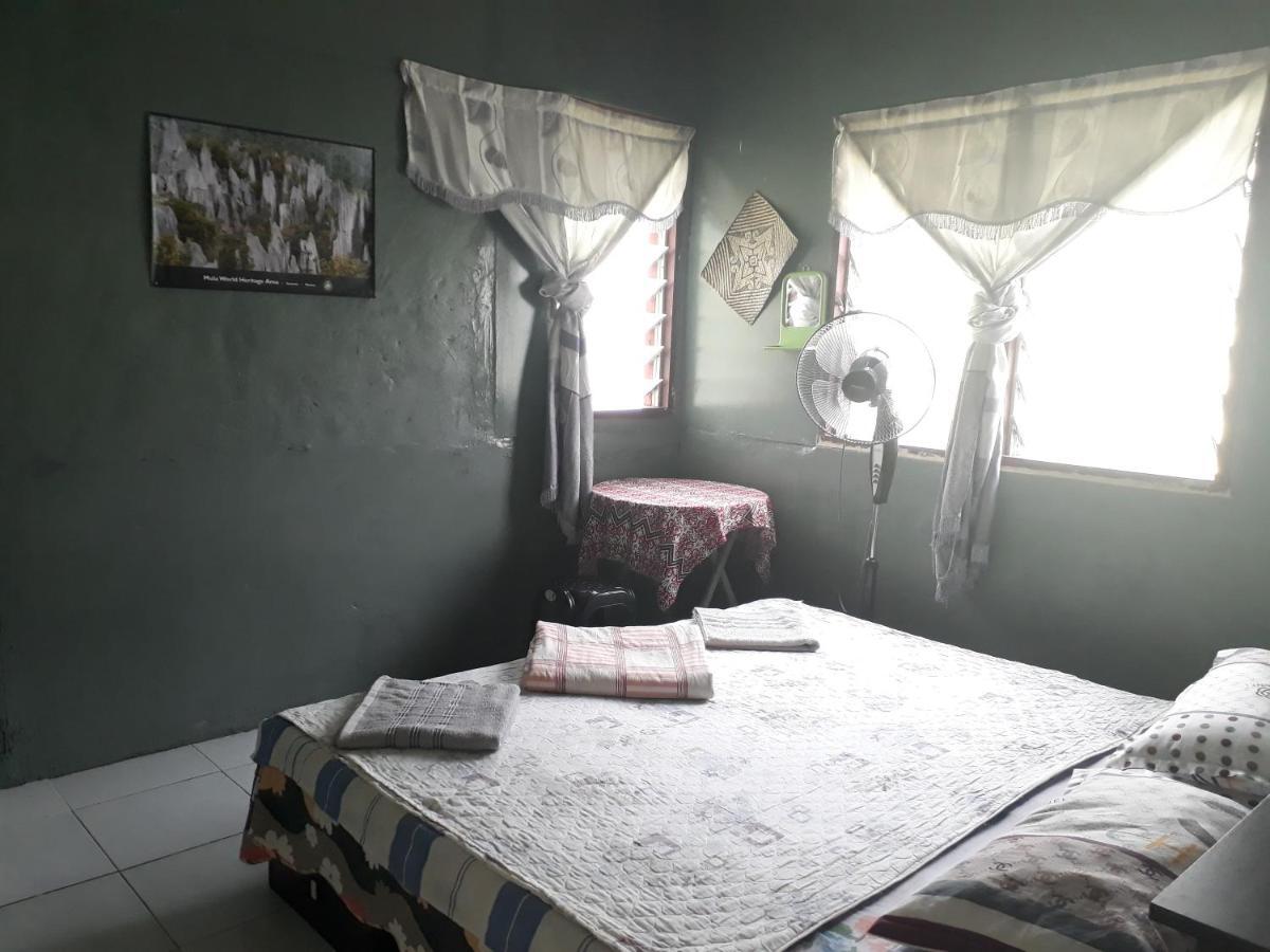 Mulu D Cave Homestay Eksteriør billede