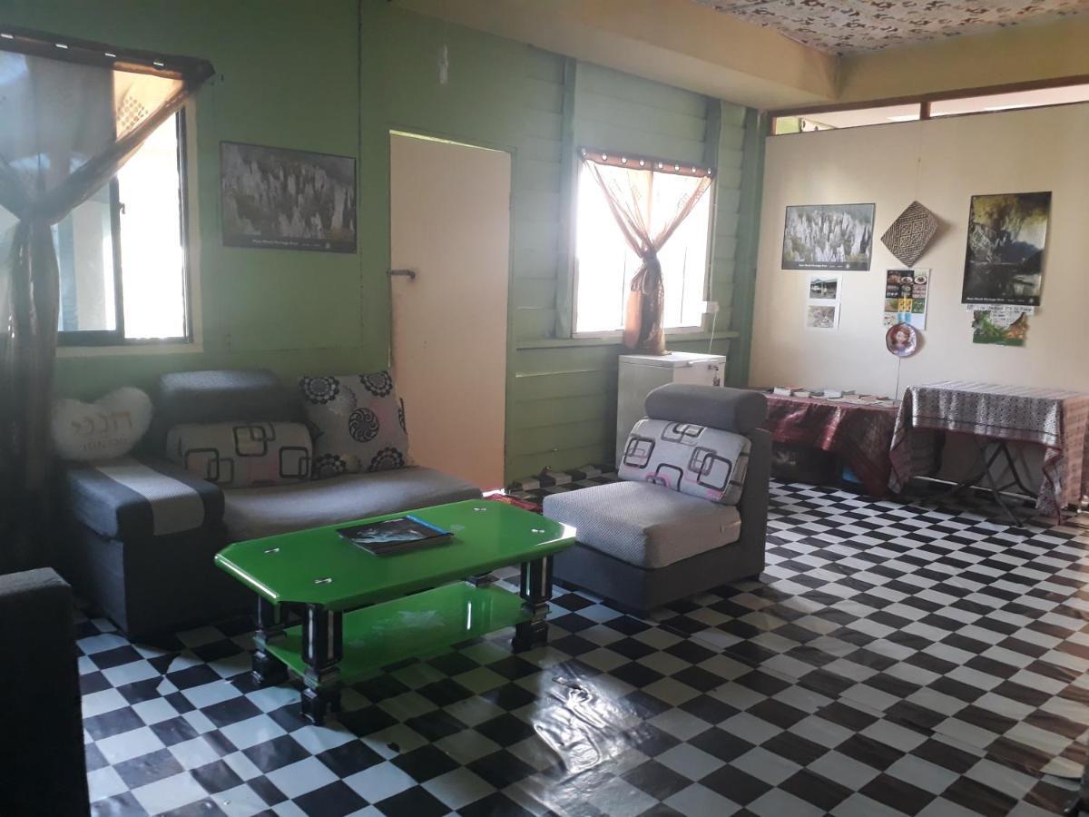 Mulu D Cave Homestay Eksteriør billede